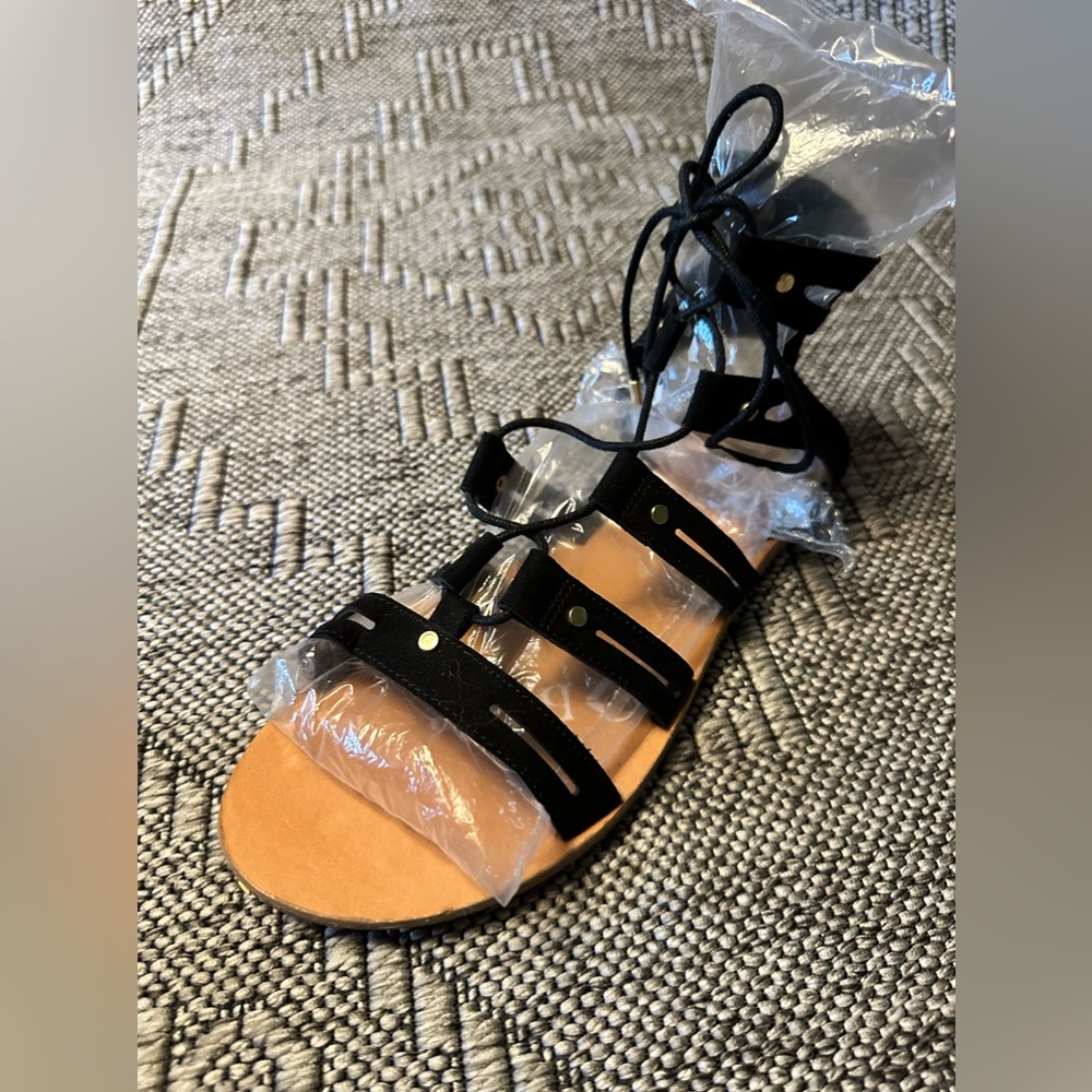 DV size 10 black lace up Gladiator sandals with zipper on side
